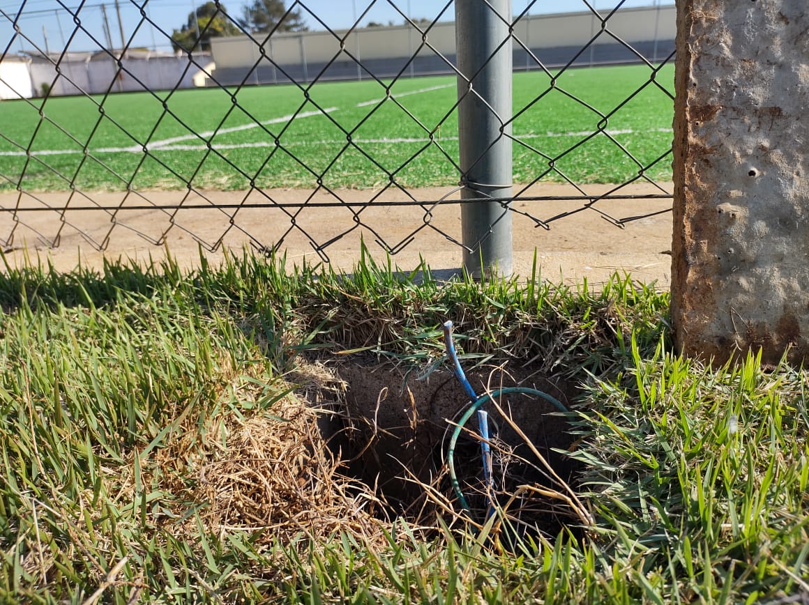 Vândalos furtam fios do Complexo Esportivo Homero de Mello em Tibagi