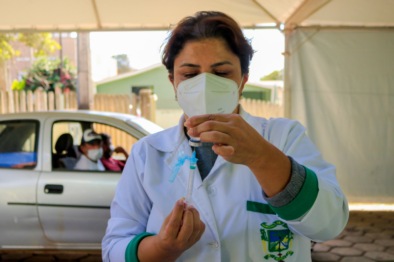 É HOJE! Idosos que ainda não tomaram a 2ª dose da Coronavac vão ser vacinados