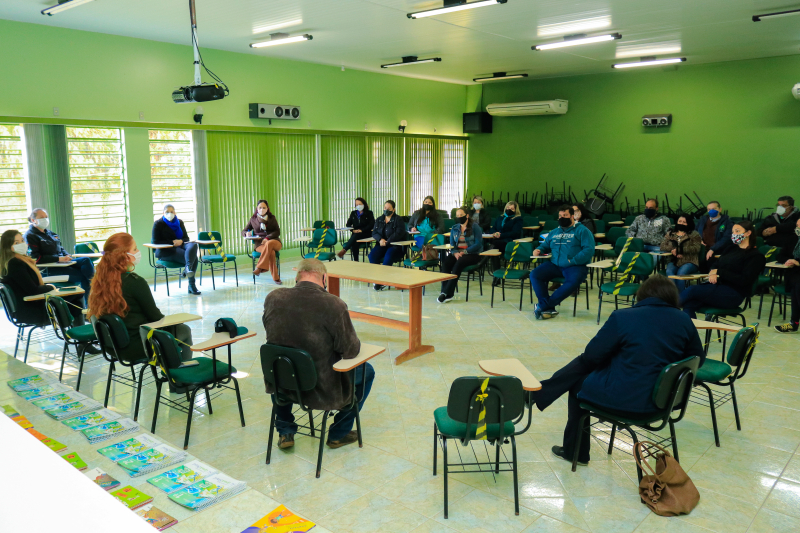 Comitê decide por volta às aulas de  forma gradual a partir de 2 de agosto