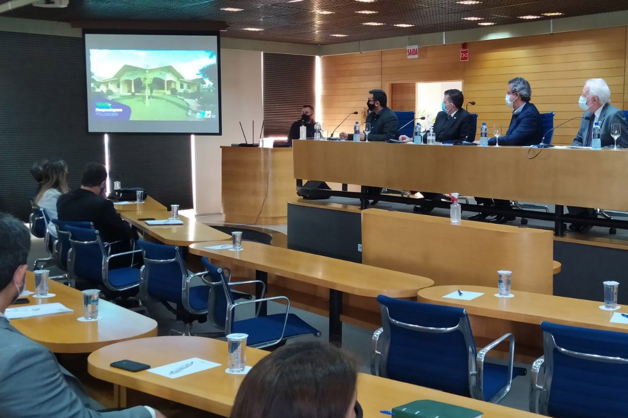 Tibagi participa de evento do Estado sobre a concessão do Parque do Guartelá