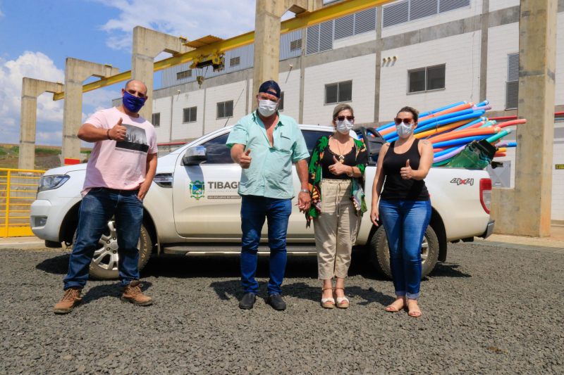 Prefeitura de Tibagi recebe doação de boias do tipo espaguete