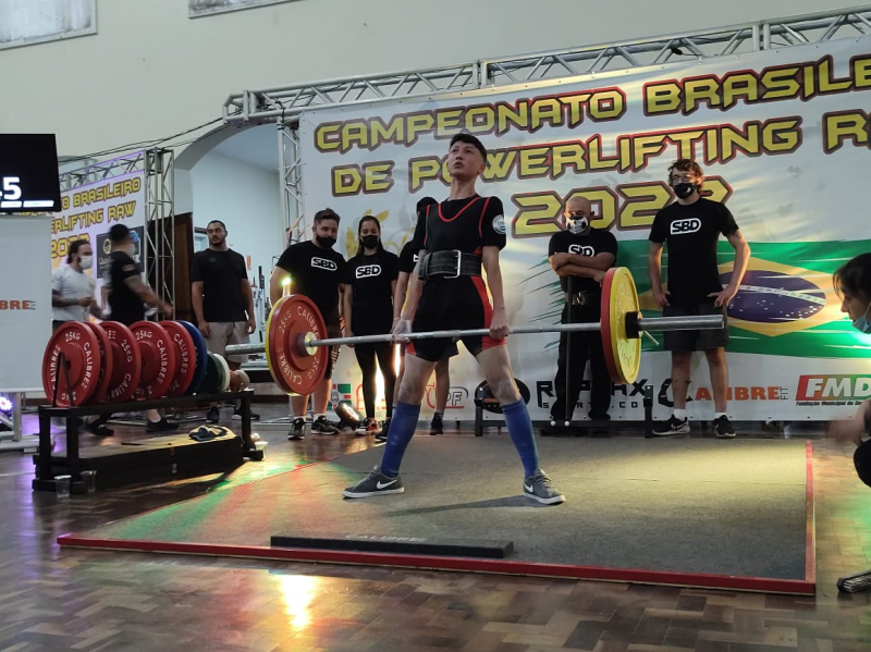 Atleta de Tibagi é campeão brasileiro de powerlifting raw