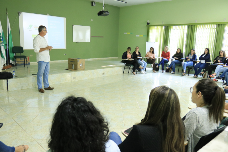 Educação de Tibagi realiza formação de gestores e professores através do projeto Semeando Educação