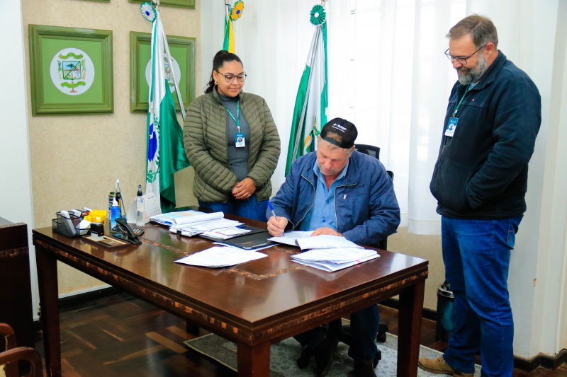 Prefeito de Tibagi autoriza obras de pavimentação de R$ 2,7 milhões