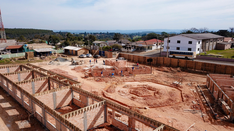 Obras da escola David Federmann, em Tibagi, estão a todo vapor