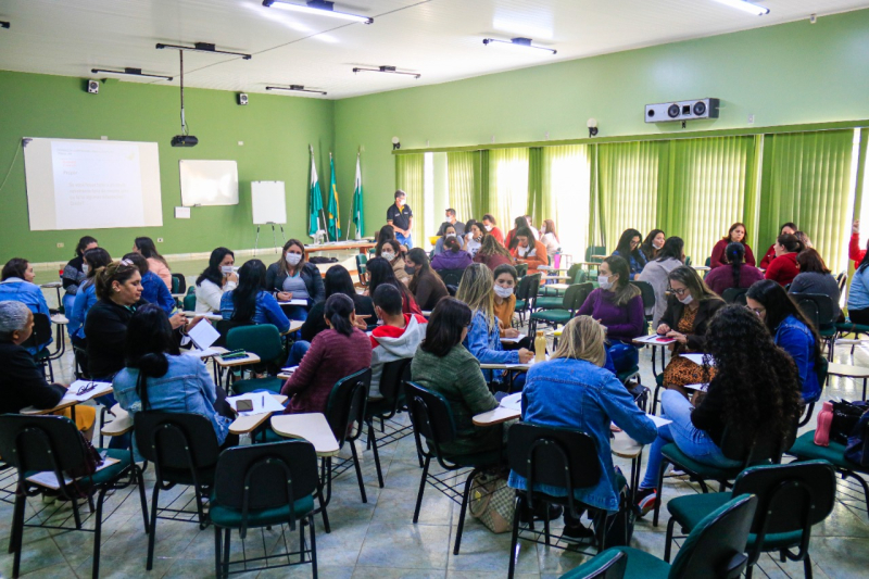 Formação continuada de professores em Tibagi marca retorno das aulas após o recesso