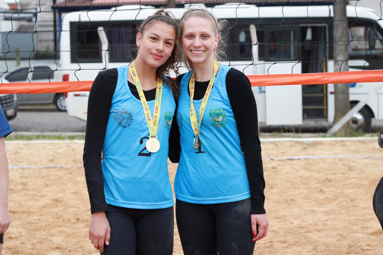 Dupla de Tibagi conquista macroregional dos Jogos da Juventude no vôlei de praia