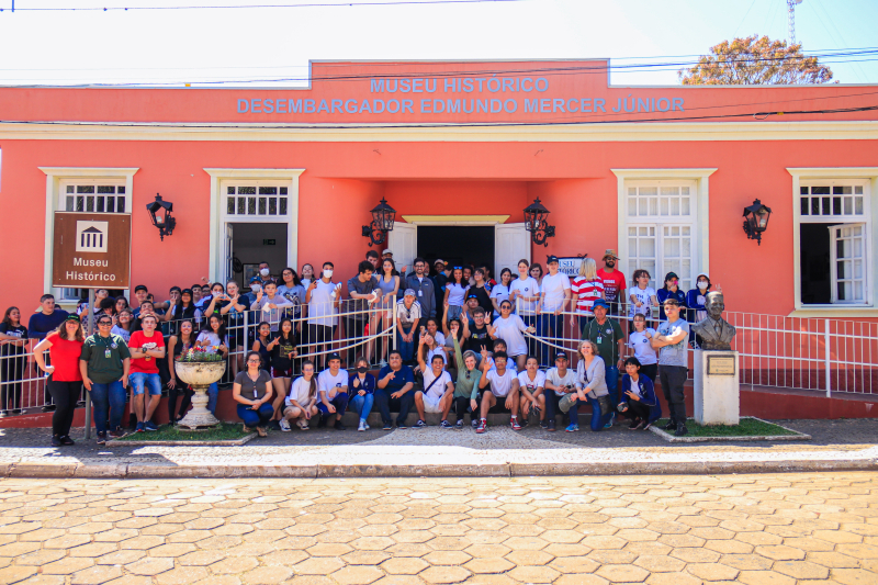 Tibagi recebe visita de alunos de colégio cívico-militar de Ponta Grossa