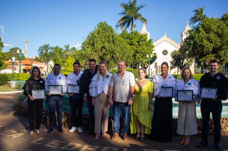 Prefeito de Tibagi participa de solenidade de grupo educacional