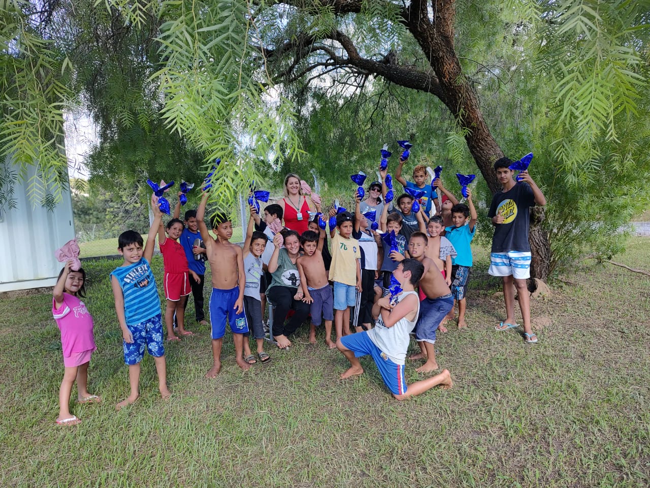 Assistência Social de Tibagi entrega ovos de páscoa para crianças do SCFV