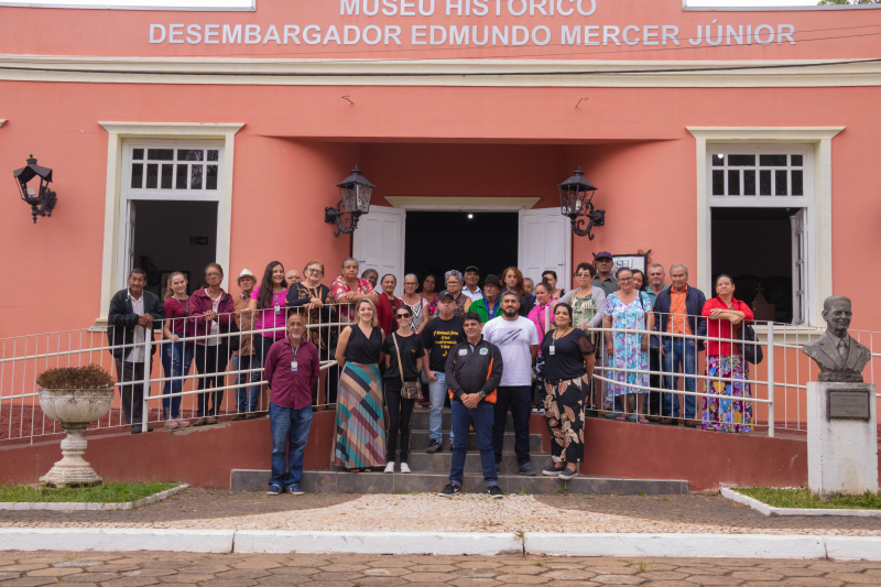 Grupos de idosos visitam a Prefeitura de Tibagi