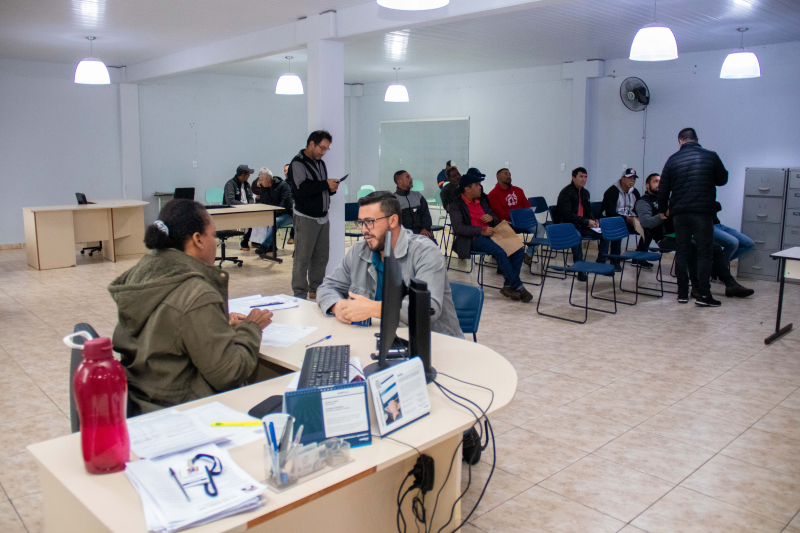 Grande oferta de vagas movimenta Agência do Trabalhador de Tibagi