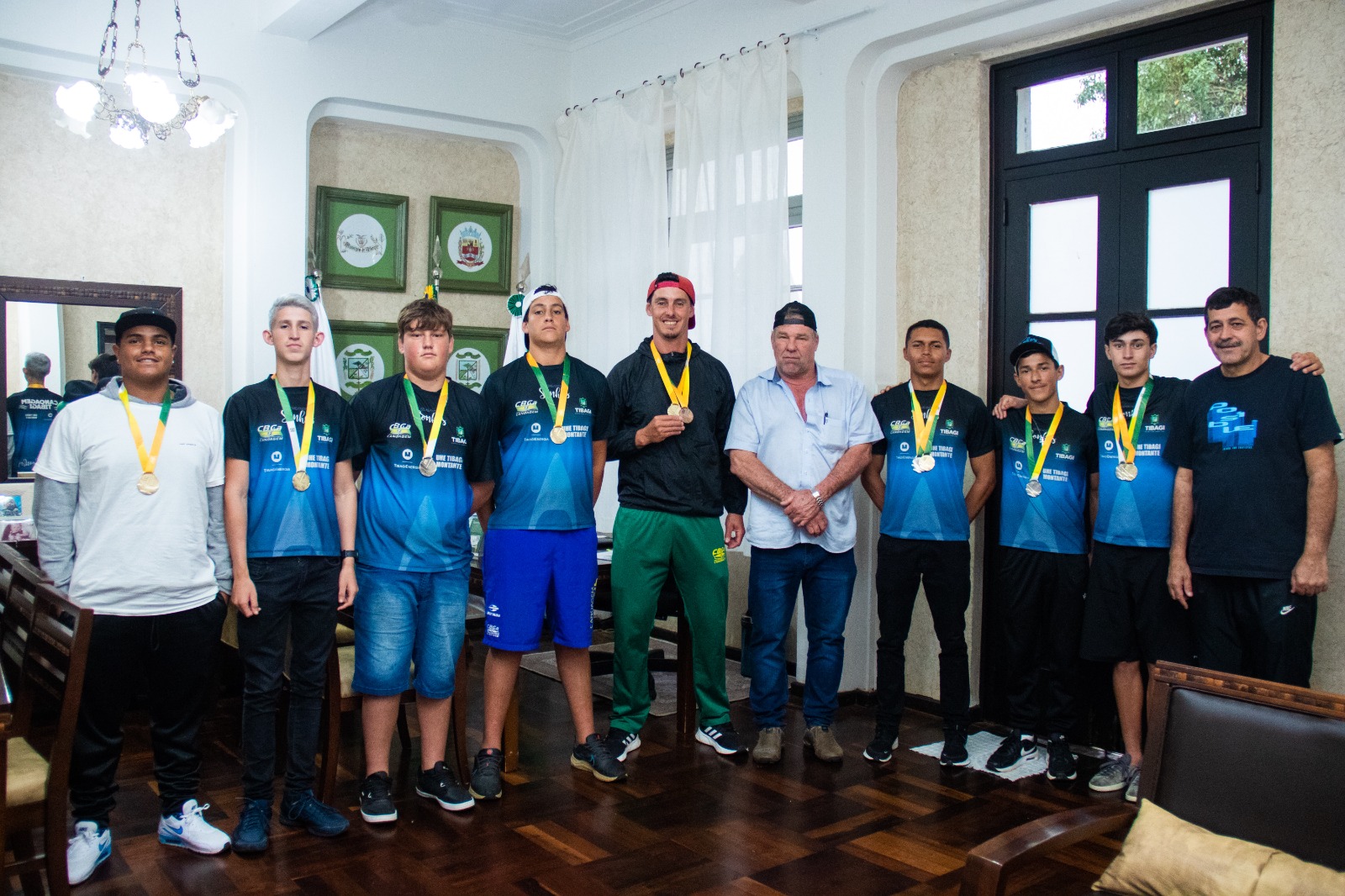 Prefeito de Tibagi recebe medalhistas da canoagem