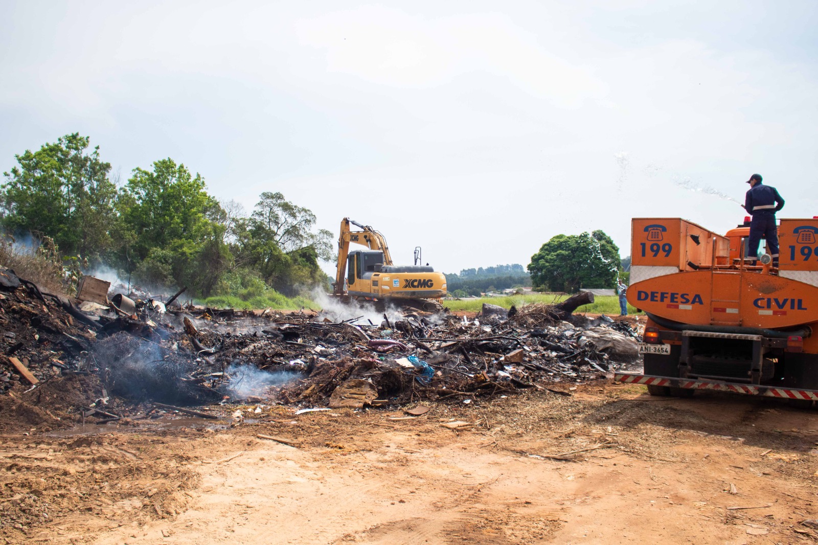 Prefeitura de Tibagi combate incêndio criminoso na Unidade Social