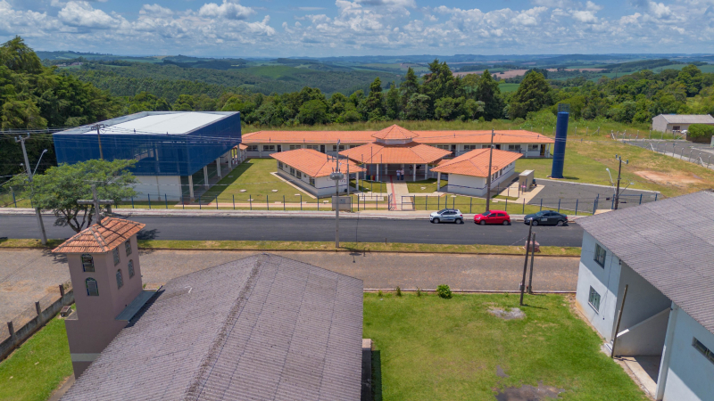 Ano letivo começa na nova escola em distrito de Tibagi