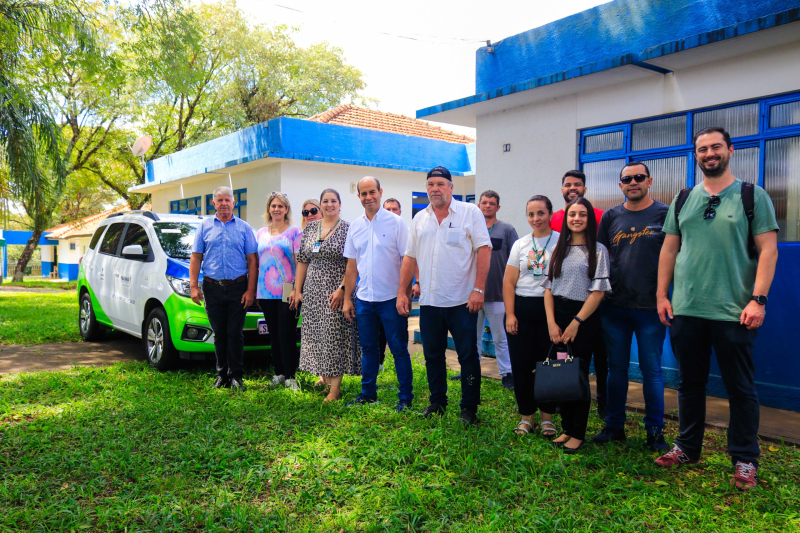 Saúde de Tibagi recebe novo veículo para o transporte de pacientes